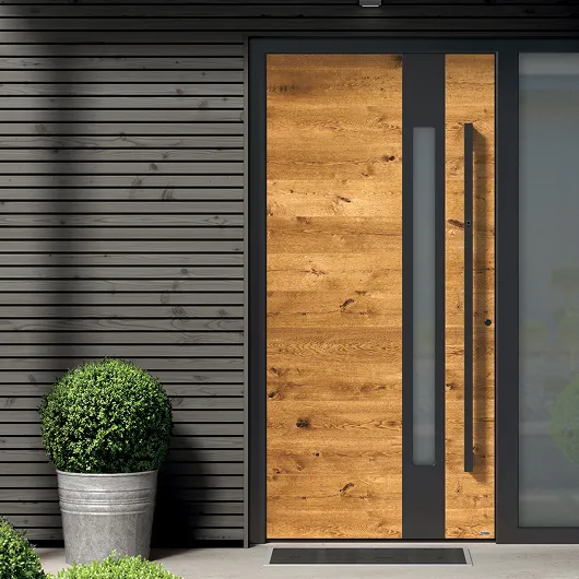 Holzhaustür mit natürlicher Maserung